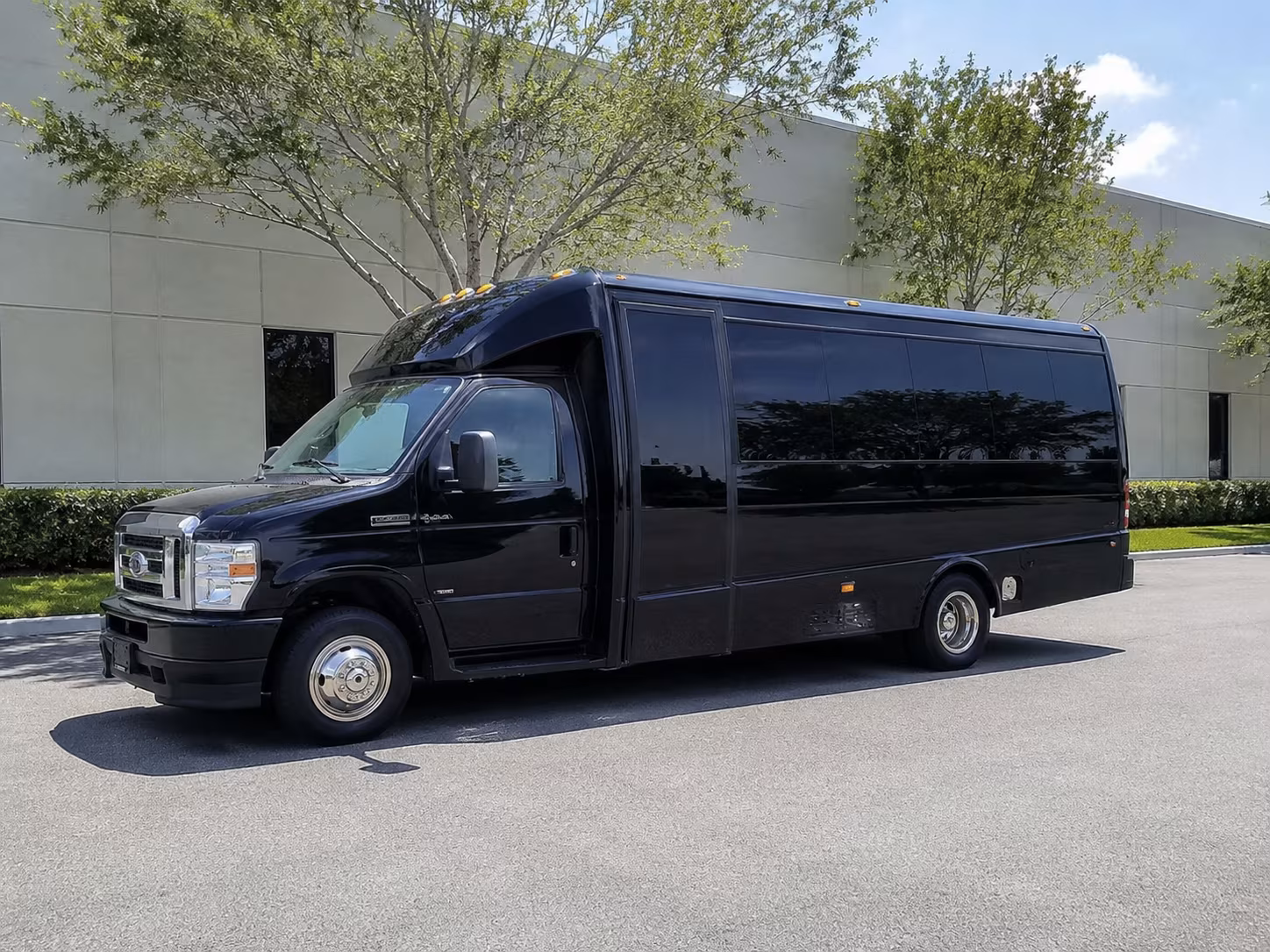harvest season is the busiest time to book a wine tour bus from encinitas